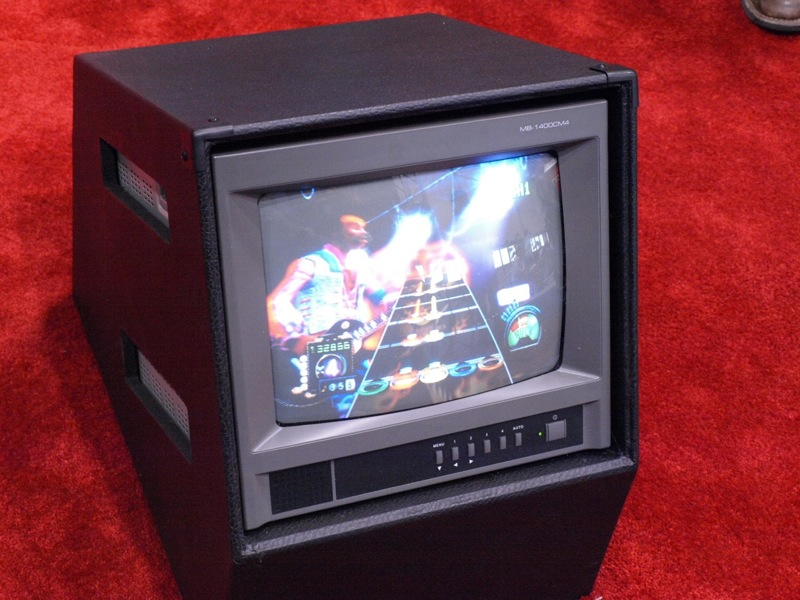 Illustration for article titled Real Peavey Riffmaster Guitar Takes Guitar Hero Rocking to the Extreme